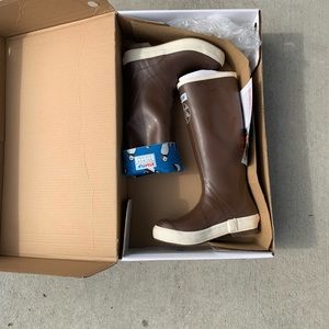 Women’s size 6 salmon sisters legacy 15in Xtratuf boots